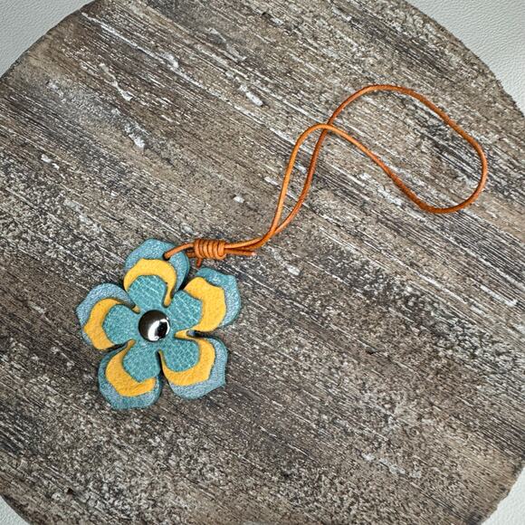 Leather Charm Flower Bag Charm Genuine Leather Purse Keychain NEW FAST SHIP - Picture 1 of 5